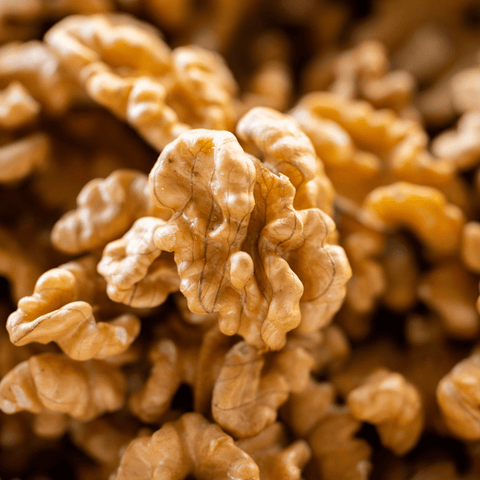 Ceviz İçi -750 gr: Yumuşak formlarıyla lezzetli cevizler, sağlıklı atıştırmalık olarak ideal.