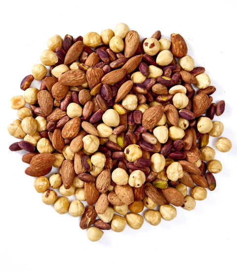 Karışık Kuruyemiş Premium-800 gr: Antep Fıstığı, Fındık, Badem ve Kaju içerikli karışık kuruyemiş görüntüsü.