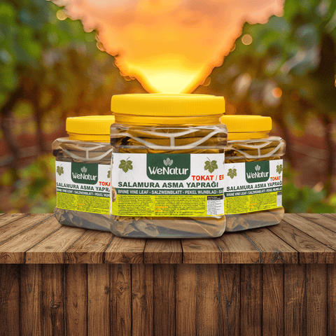 Tokat Erbaa Salamura Asma Yaprağı – Net 600 g | Brüt 1300 g in jars on wooden table with sunset background.