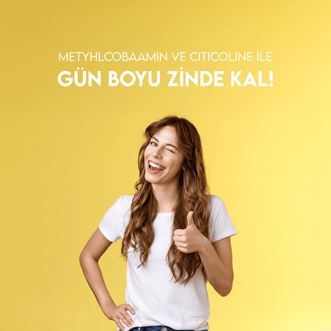 Gülümseyen genç kadın, Metylcobalamin ve Citicoline ile enerjik kalmayı temsil ediyor.