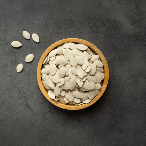 Kavrulmuş Kabak Çekirdeği 250gr, çıtır kabak çekirdekleri ahşap kasede.